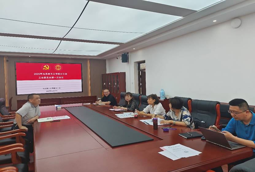 会议室里的人们AI 生成的内容可能不正确。